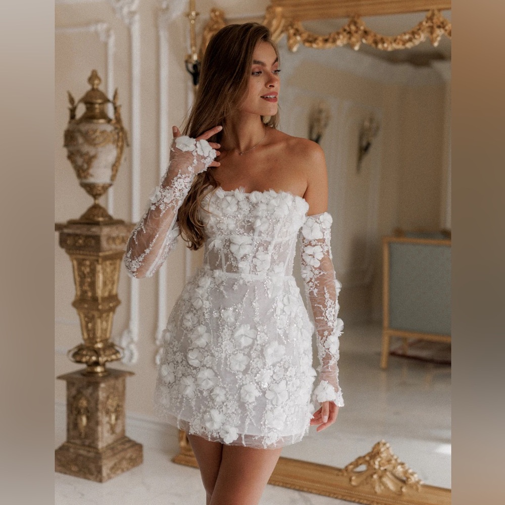 Rosie Etienne Isabelle Elegant White Floral Strapless Bridal Dress - Size 2